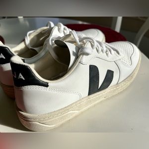 Brand New Vejas V10, US Size 10, EUR 43
